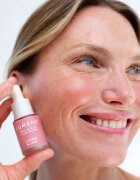 Lumene Invisible Illumination tekoče rdečilo za osvetlitev kože odtenek Arctuc Rose 15 ml