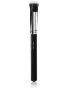 MAC Cosmetics Brush 130S Short Duo Fibre majhen čopič za nanašanje tekočih kremnih in pudrastih izdelkov 1 kos