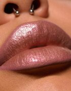 MAC Cosmetics Dazzlelips Crayon bleščeča šminka v svinčniku odtenek Lightning Bug 1.5 g