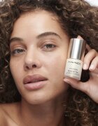 MAC Cosmetics Hyper Real Eye Serumizer serum za zmanjšanje podočnjakov pod očmi 15 ml