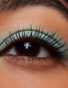MAC Cosmetics Lash Dry Shampoo Mascara Refresher vrhnji sloj za osvežitev maskare z učinkom suhega šampona za volumen in ločitev trepalnic 1.7 g