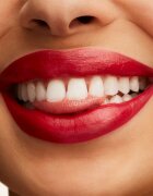 MAC Cosmetics Lustreglass Sheer-Shine Lipstick šminka z bleščečim finišem odtenek Cockney 3.5 g