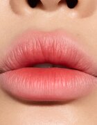 MAC Cosmetics Powder Kiss Hazy Matte matirajoča šminka odtenek Devoted To Chili 3.5 g