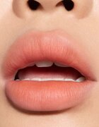 MAC Cosmetics Powder Kiss Hazy Matte matirajoča šminka odtenek Moving On Up 3.5 g