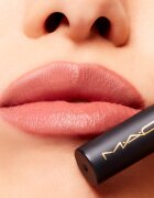 MAC Cosmetics Powder Kiss Velvet Blur Slim Stick mat vlažilna šminka odtenek Over the Taupe 2 g