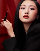 MAC Cosmetics Powder Kiss Velvet Blur Slim Stick mat vlažilna šminka odtenek Over the Taupe 2 g