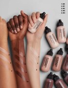 MAC Cosmetics Studio Radiance Face and Body Radiant Sheer Foundation lahek tekoči puder za obraz in telo odtenek W0 50 ml