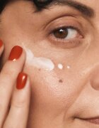 Mádara MÁDARA Age Pro Contour krema proti gubam za predel okoli oči 15 ml