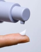Mádara MÁDARA Retinol Alternative vlažilna krema za predel okoli oči proti gubam in temnim kolobarjem 15 ml