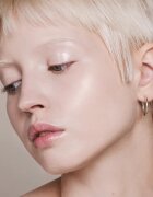 Mádara MÁDARA Skin Equal posvetlitveni tekoči puder za naraven videz SPF 20 odtenek #10 Porcelain 30 ml