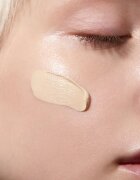 Mádara MÁDARA Skinonym Semi-Matte Peptide dolgoobstojen tekoči puder s peptidi odtenek Porcelain 10 30 ml