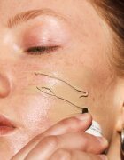 Mádara MÁDARA SPF30 Age-Defying zaščitni tonirani fluid za obraz 40 ml