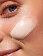 Mádara MÁDARA Vitamin C krema za posvetljevanje z regeneracijskim učinkom 15 ml
