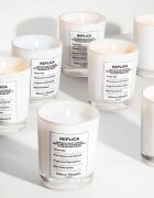 Maison Margiela REPLICA Beach Vibes dišeča sveča 165 g