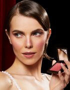 Mesauda At First Blush kompaktno rdečilo odtenek Attraction 8.5 g