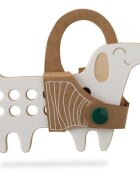 Milin Small Wooden Lacing Toy Daschund aktivnostna igrača 8 cm x 13 cm x 07 cm 1 kos