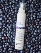 milk_shake® Silver Shine kremasta pena za blond lase za nevtralizacijo rumenih odtenkov 200 ml