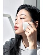 Mizon Inout Smooth Mineral Sun Stick mineralna zaščitna krema za obraz in občutljive predele v paličici SPF 50+ 26 g
