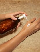 Moroccanoil Body Ambre Noir hranilna krema za telo 360 ml