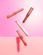 MUA Makeup Academy Hydra Juice Peptide Shimmer Lip Stylo bleščeča šminka s hranilnim učinkom odtenek Berry Bliss 1.5 g