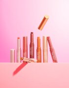 MUA Makeup Academy Hydra Juice Peptide Shimmer Lip Stylo bleščeča šminka s hranilnim učinkom odtenek Berry Bliss 1.5 g