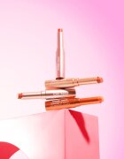 MUA Makeup Academy Hydra Juice Peptide Shimmer Lip Stylo bleščeča šminka s hranilnim učinkom odtenek Berry Bliss 1.5 g