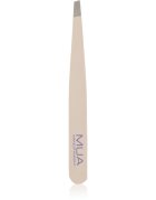 MUA Makeup Academy Precision Shaping Slanted Tweezers pinceta poševna 1 kos