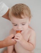 Mushie Finger Toothbrush otroška zobna ščetka za na prst Clay/Shifting Sand 2 kos