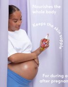 Naif Mom relaksacijsko olje za telo proti strijam 100 ml