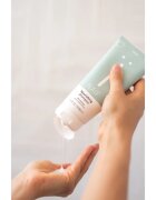 Naif Personal Care Shampoo nežni čistilni šampon za vse tipe las 200 ml