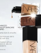 Nars Light Reflecting™ Foundation posvetlitveni tekoči puder za naraven videz odtenek VIENNA 30 ml