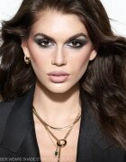 Nars Mini Notorious Mascara maskara za podaljšanje vihanje in volumen trepalnic odtenek BLACK 4 g