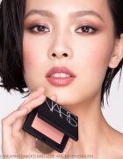 Nars Powder Blush dolgoobstojno rdečilo odtenek WILD BUNCH 4.8 g