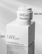 Nars Skin Light Reflecting Moisturizer vlažilna in posvetlitvena krema za obraz 50 ml