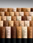 Nars SOFT MATTE Complete Foundation matirajoči tekoči puder odtenek HUAHINE 45 ml