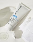 NeoStrata Clarify Mandelic Clarifying Cleanser čistilni gel za mastno kožo 200 ml