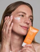NIP+FAB Vitamin C Fix Glow Moisturiser posvetlitvena krema za obraz SPF 50 50 ml