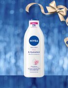 Nivea Rose Touch darilni set za prehrano in hidracijo