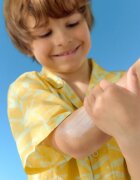 Nivea SUN Babies & Kids otroško pršilo za sončenje za občutljivo kožo SPF 50+ 250 ml