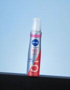 Nivea Ultra Strong penasti utrjevalec za lase 150 ml