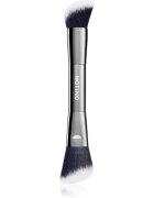 Notino Dual-End Contour Brush 440 čopič za rdečilo osvetljevalec in konture obojestranski 1 kos