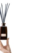 Notino Reed Diffuser Oud Wood aroma difuzor 250 ml
