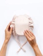 Notino Travel Collection Drawstring Make-Up Bag prostorna torbica za ličila Beige 1 kos