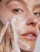 OLEHENRIKSEN Strength B5 Boost Hydrating Solid Foaming Gentle Cleanser hranilni čistilni balzam 100 g