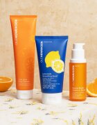 OLEHENRIKSEN Transform Lemonade Smoothing Srub gladilni piling za obraz z učinkom eksfoliacije 90 g