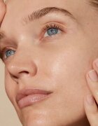Omorovicza Queen Essence vlažilna esenca s hialuronsko kislino 100 ml