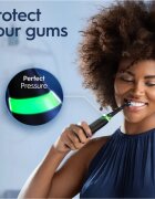 Oral-B iO White Clean električna zobna ščetka z etuijem za polnilno postajo Matte Black 1 kos