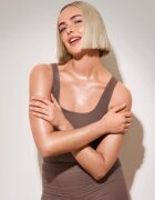 Playboy Your Skin pršilo za telo z bleščicami za ženske 250 ml