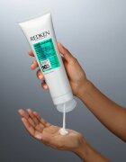 Redken Acidic Bonding Curls regeneracijska nega brez spiranja za kodraste lase 250 ml