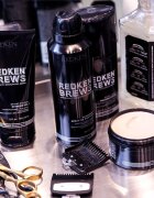 Redken Brews pomada za lase za naraven videz z ilovico 100 ml